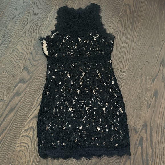 Black lace dress - Picture 3 of 3
